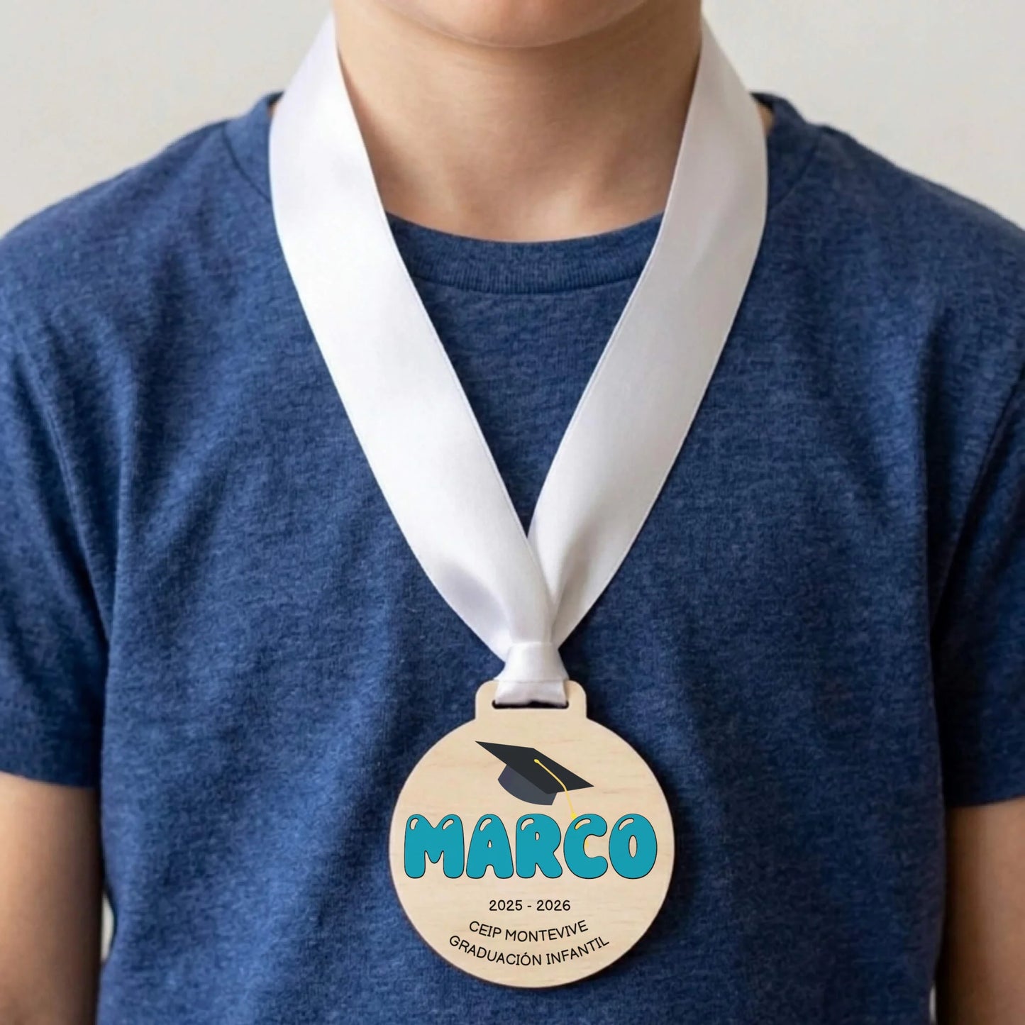 medalla-personalizada-graduacion-infantil-madera